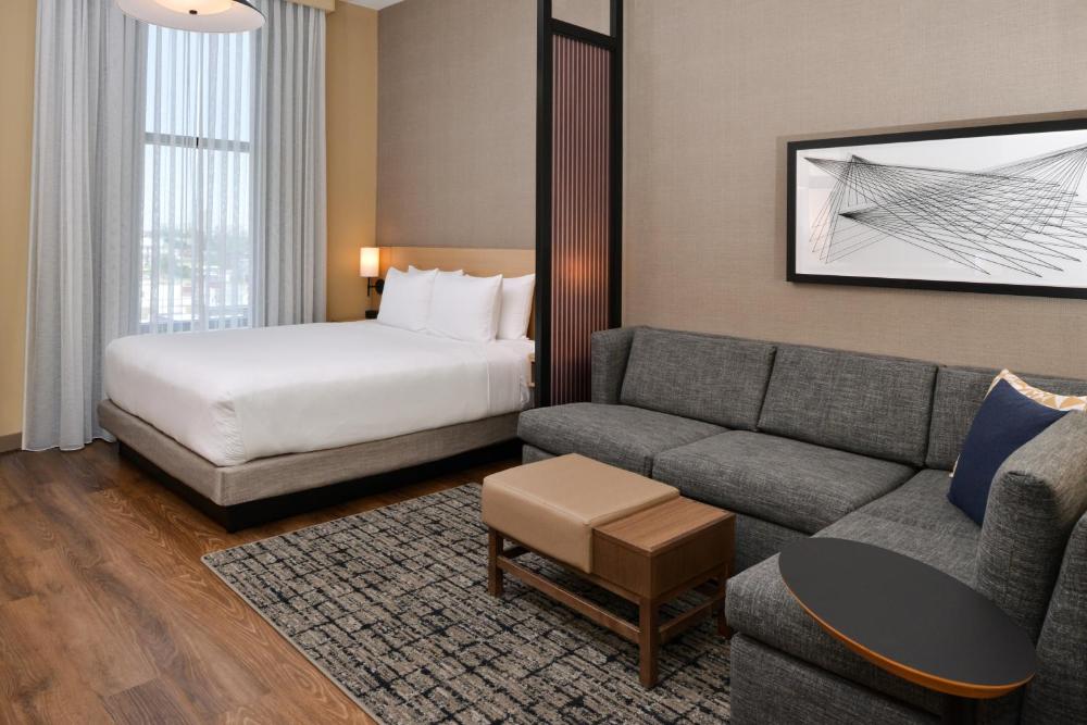 King Room with Sofa Bed - High Floor interior