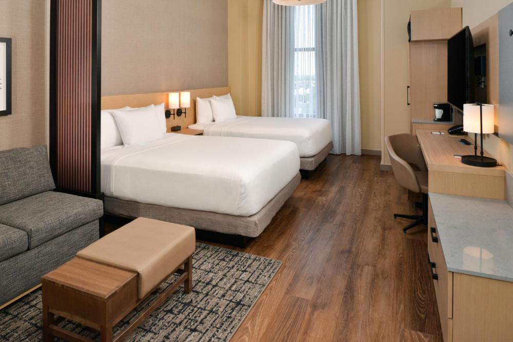 Queen Room with Two Queen Beds - High Floor interior